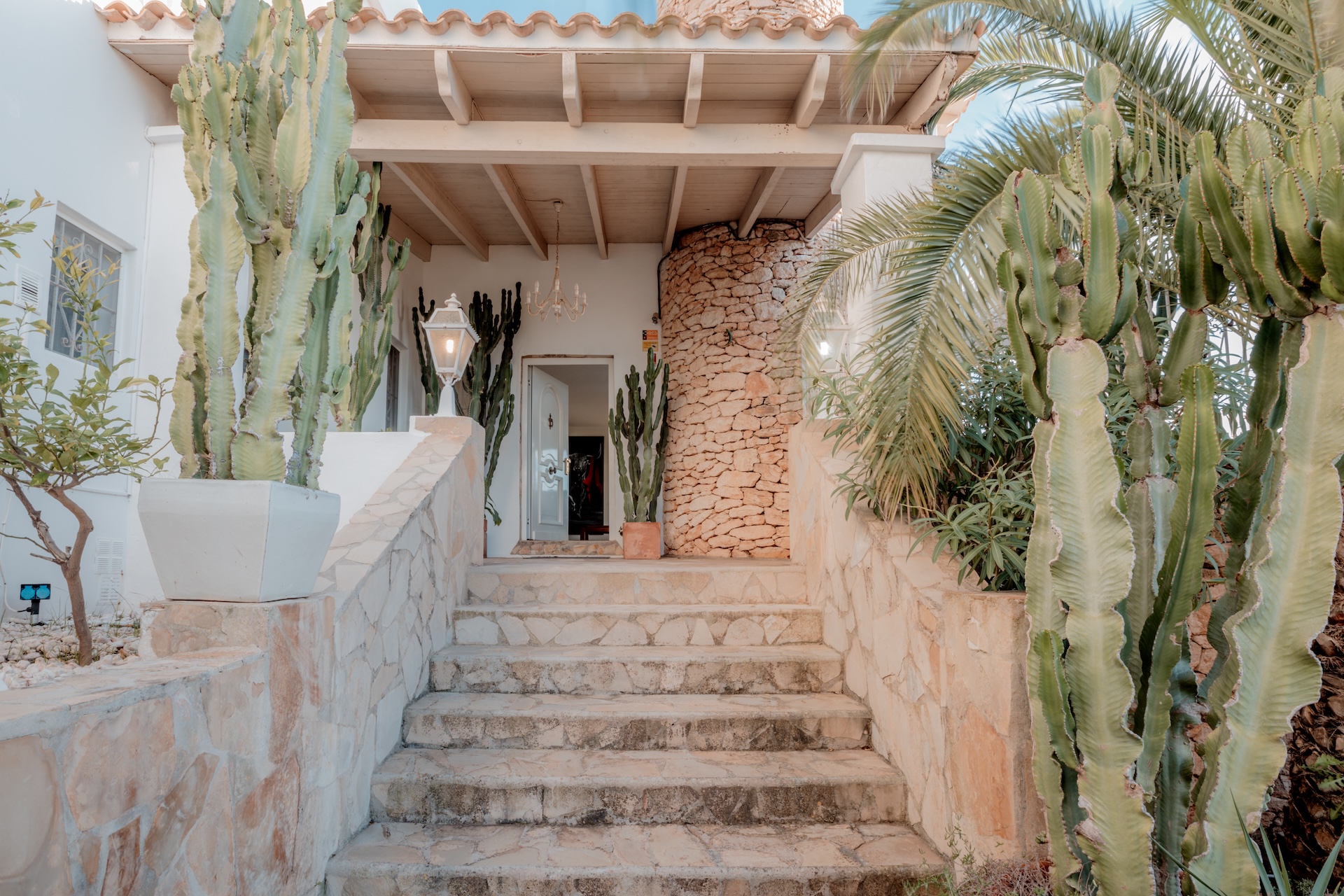 Resa Estates Ibiza sale te koop Villa hills Can Furnet entrance .jpg